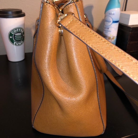 Authentic Michael Kors Sutton bag - Picture 3 of 6